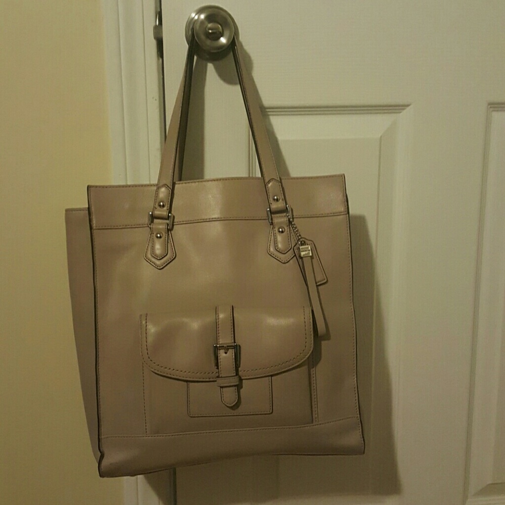 Coach Elegant Tan Leather Tote Bag